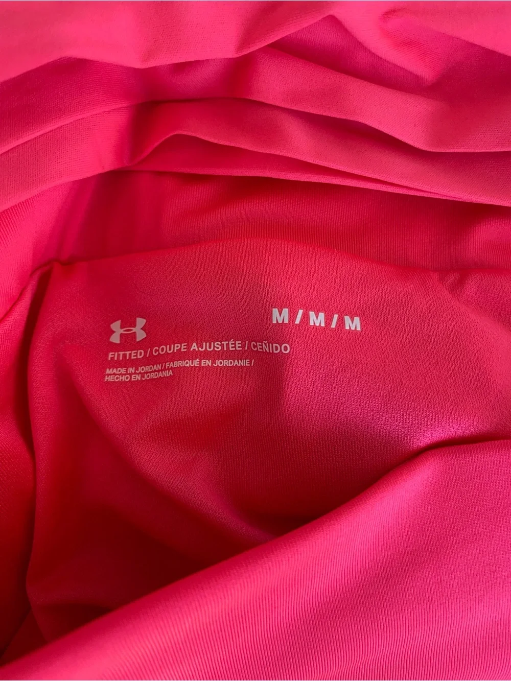 Under armour fitted women’s medium shorts running hot pink